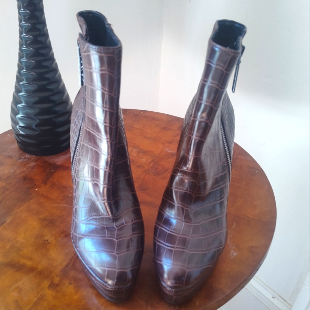 Guess Dejah 2 brown croc stiletto platform bootie